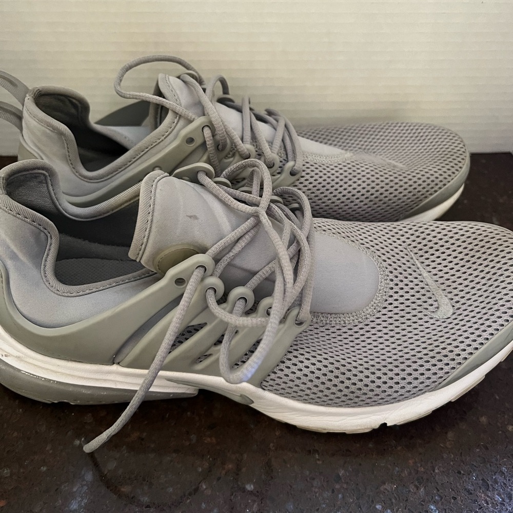 Gym shoes